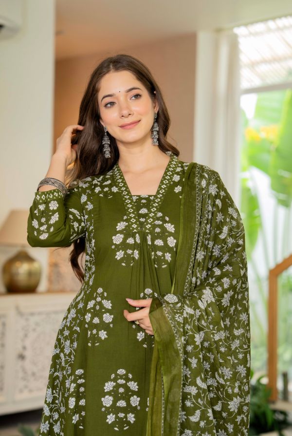 Floral Printed V-Neck Pure Cotton Anarkali Kurta With Trousers & Dupatta