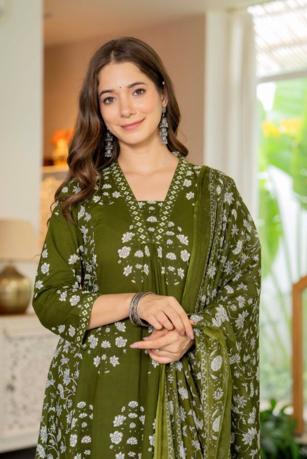 Floral Printed V-Neck Pure Cotton Anarkali Kurta With Trousers & Dupatta